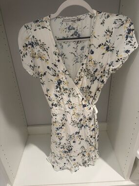 Abercrombie & Fitch White Floral Wrap Mini Dress with Navy & Yellow Accents XS